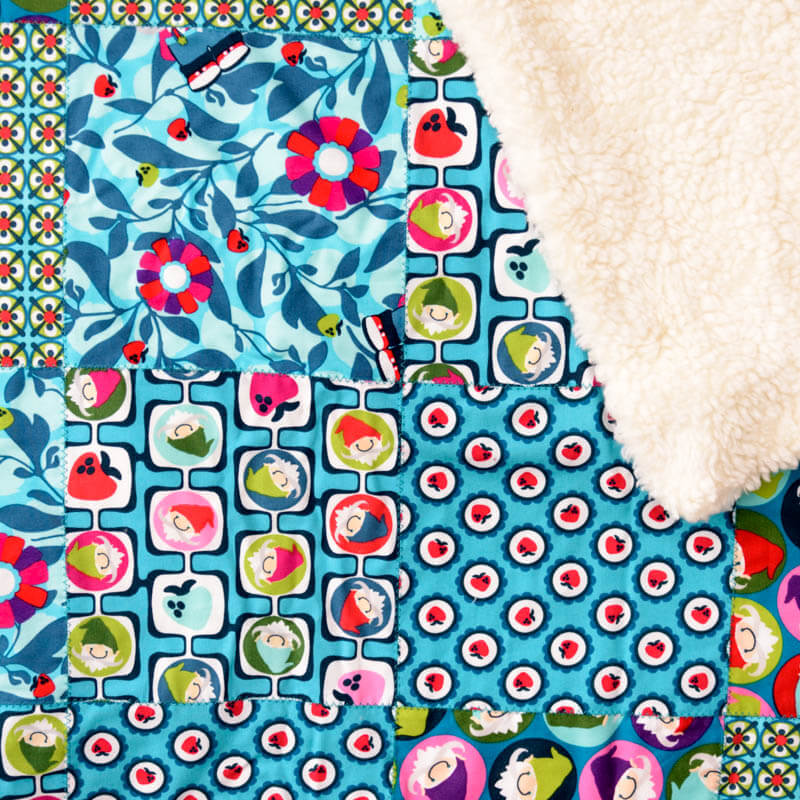 Babydecke Motiv Zwerg Carlito Vorderseite Babydecke Motiv Zwerg Carlito Vorderseite